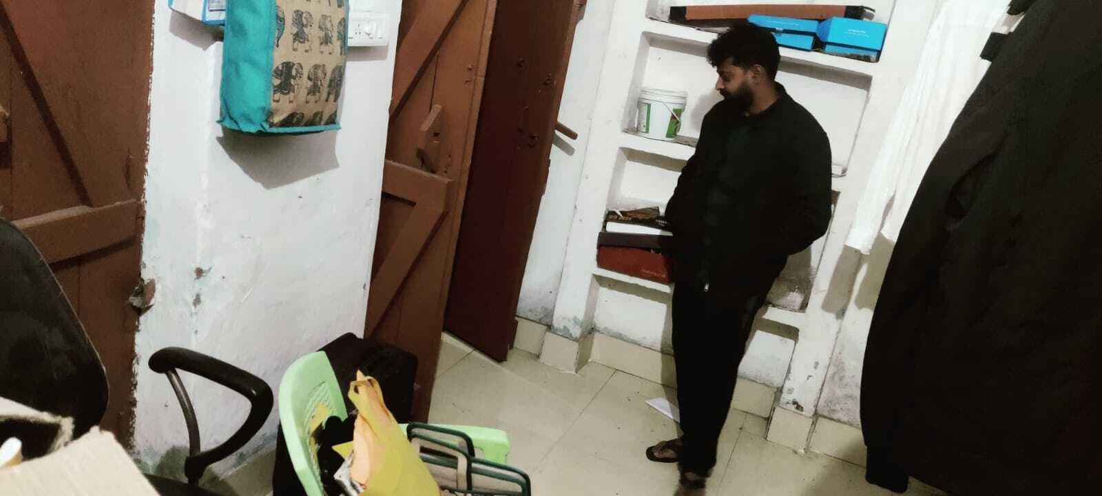 नरकटियागंज के सीओ आवास में चोरो ने मचाया उत्पात, जरूरी कागजात और गहने उड़ाए