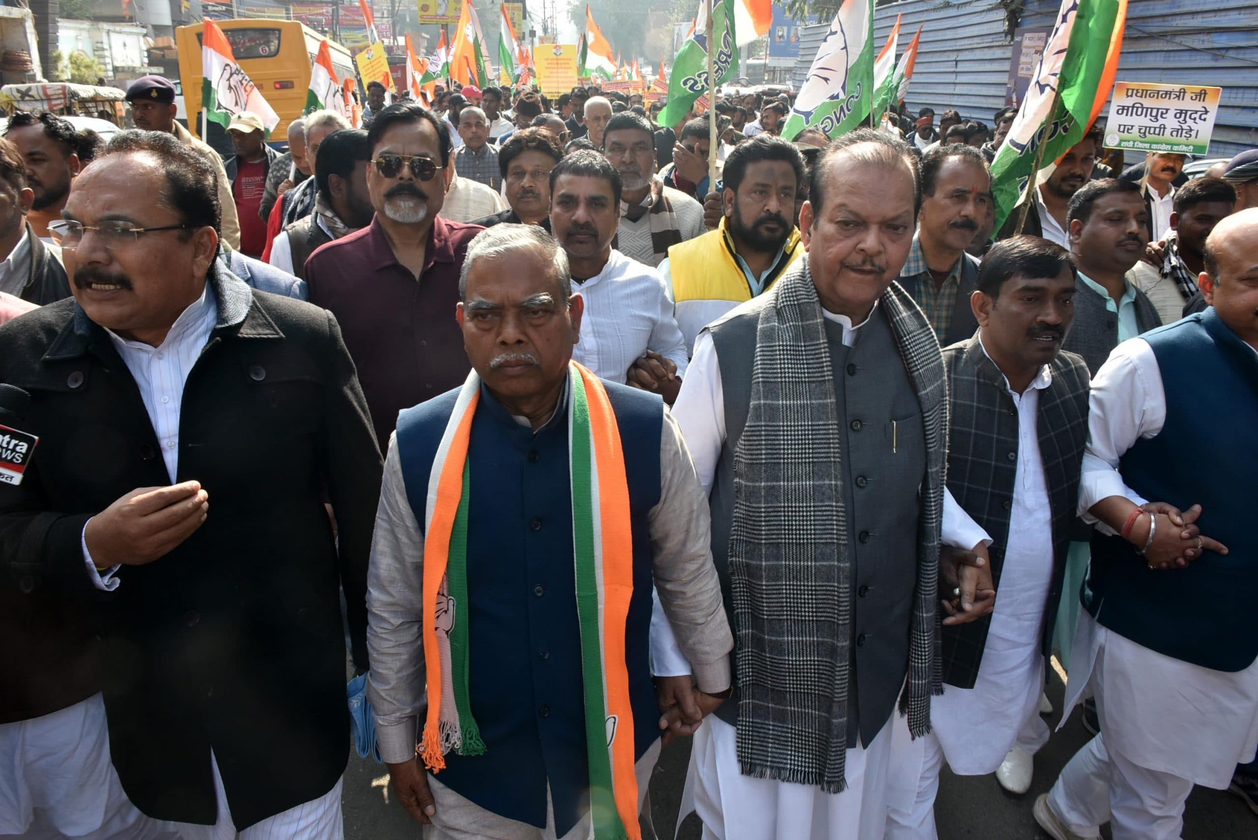 political news : अदाणी को बचा रही केंद्र सरकार, शाह कई बार झारखंड आये, पर मणिपुर जाने के लिए उनके पास वक्त नहीं है : कांग्रेस