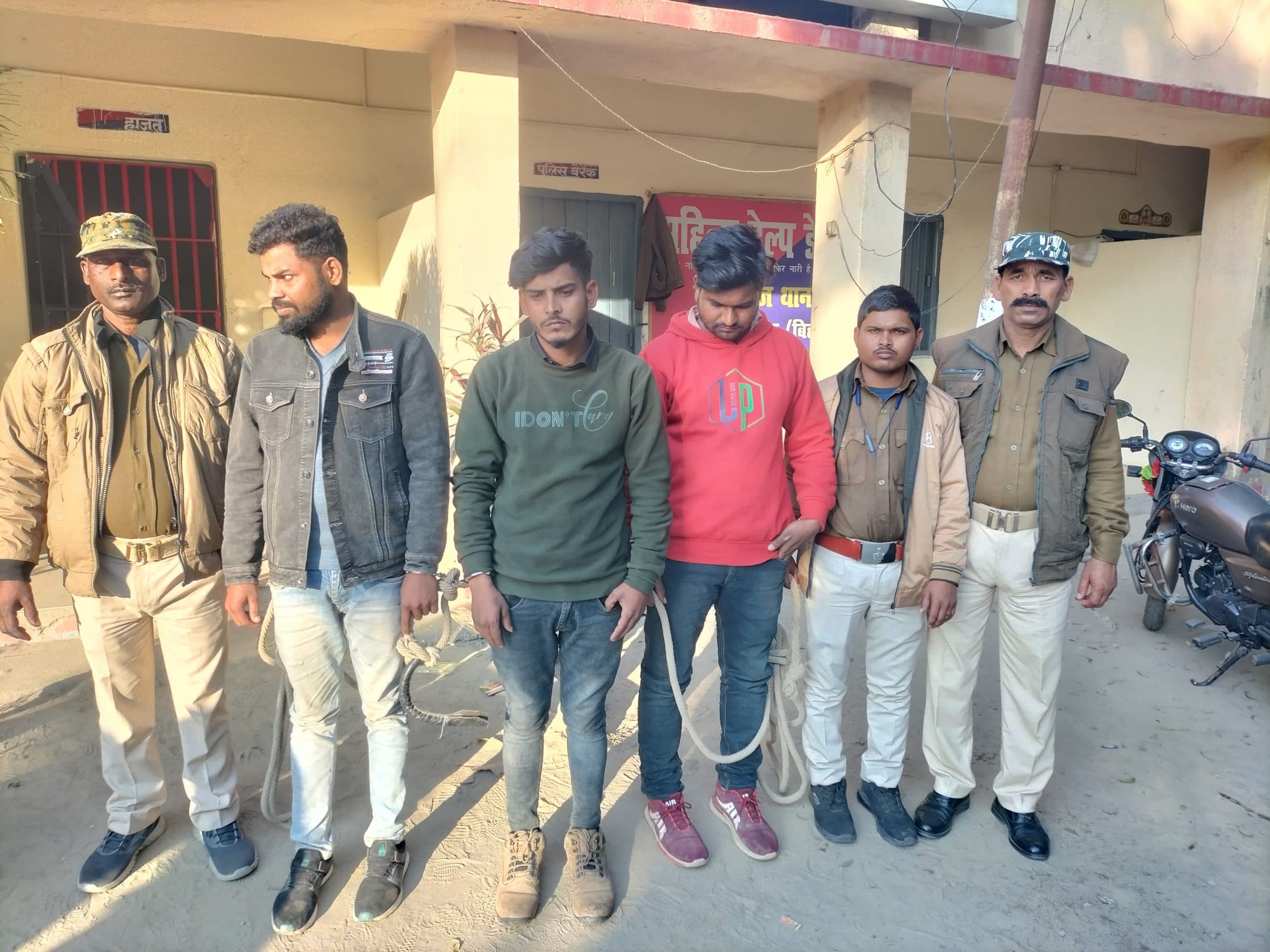 विद्युत तार चोरी करने वाले तीन लोग गिरफ्तार