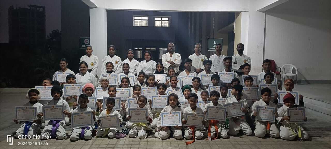 Karate: डोरंडा कॉलेज कराटे सेंटर के 76 कराटेकारों को मिला प्रमाण पत्र