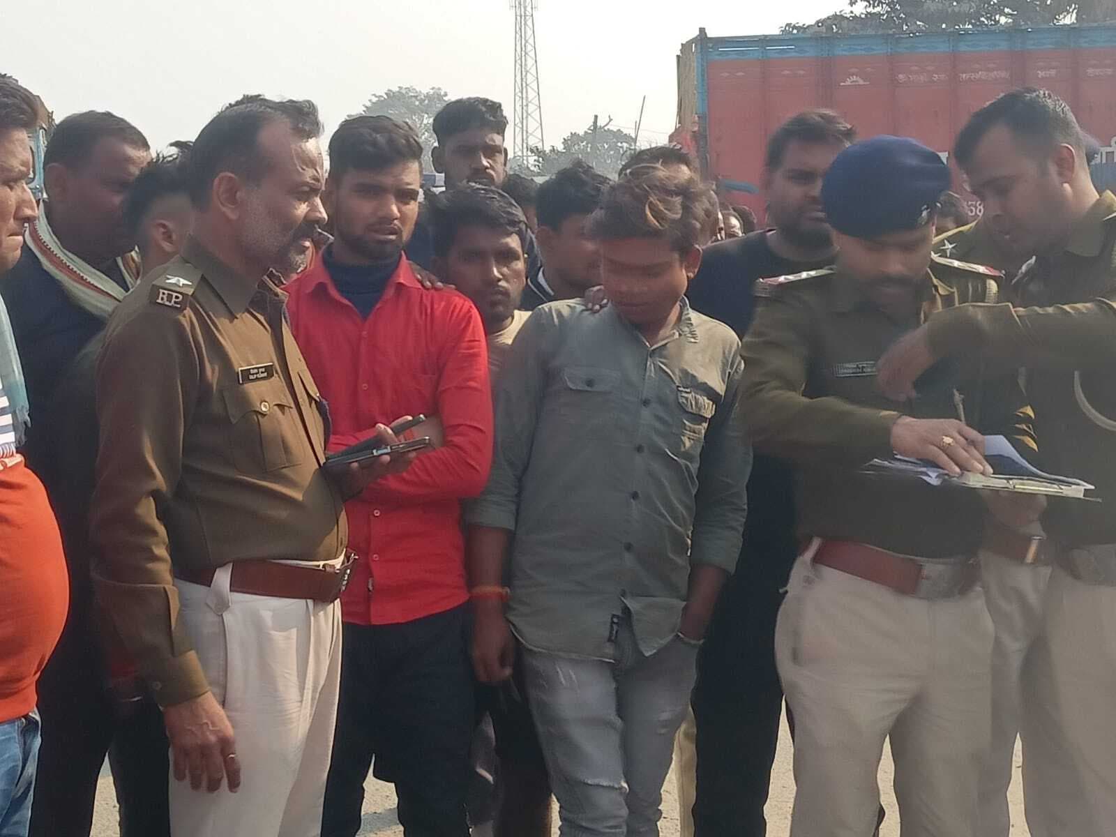 Chhapra News : तेज रफ्तार पिकअप की टक्कर से युवक की मौत