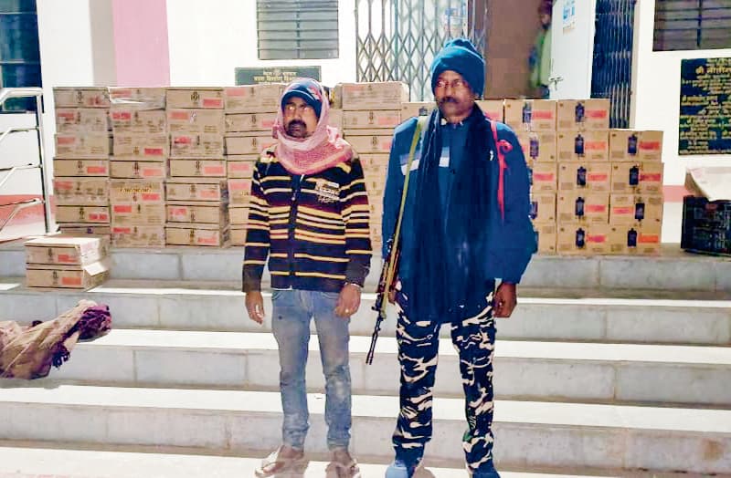 ट्रैक्टर की ट्रॉली में छिपा कर रखी 10 लाख रुपये की शराब बरामद, चालक गिरफ्तार