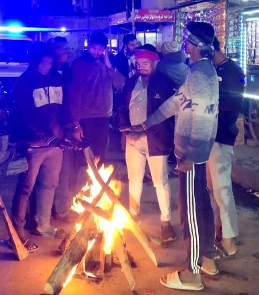 ठंड से राहत के लिए 20 स्थलों पर प्रशासन ने की अलाव की व्यवस्था