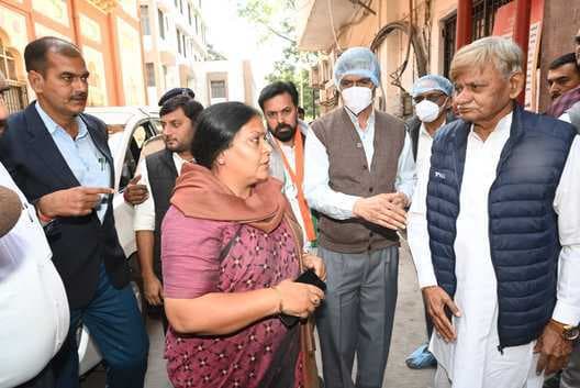 गुजरात के भरूच पहुंच कर मंत्री ने दुष्कर्म पीड़िता की ली सुध