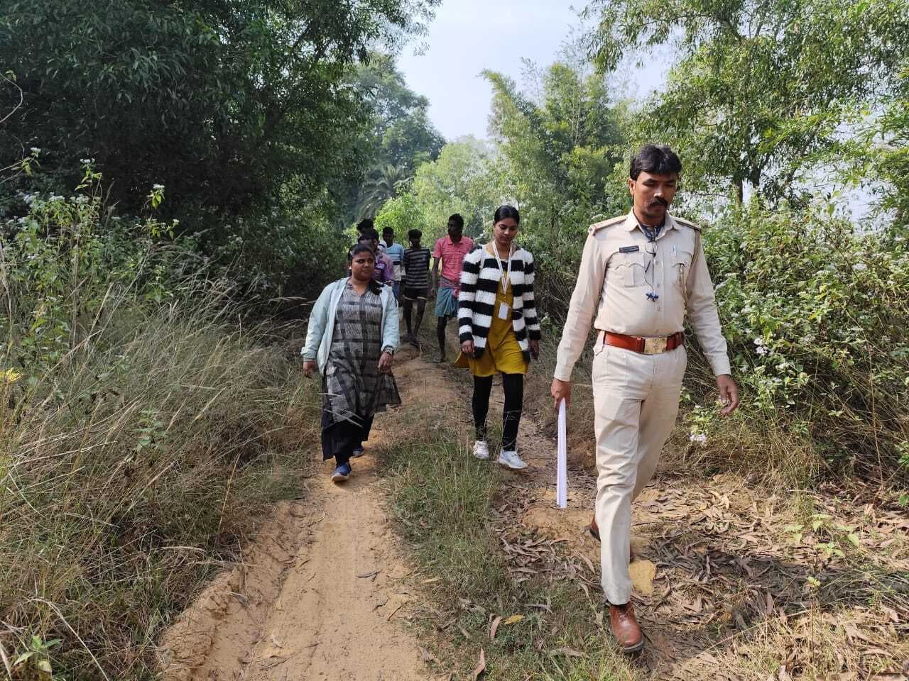 East Singhbhum : चाकुलिया में हाथियों का मूवमेंट कम करने के लिए कलशीमूंग गांव में होगा मधुमक्खी पालन