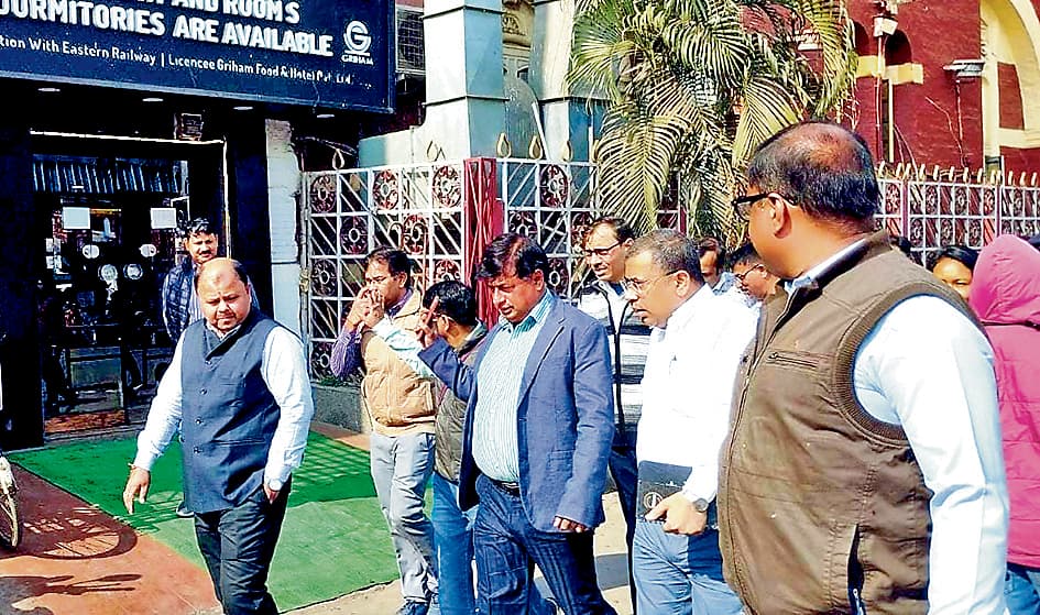 हावड़ा स्टेशन पर समुचित यात्री सुविधाएं होगीं उपलब्ध