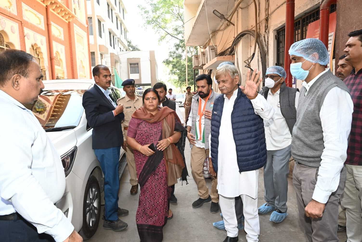 Ranchi News : भरूच में पांकी की बच्ची के साथ दरिंदगी, पीड़ित परिवार से मिलीं मंत्री दीपिका पांडेय सिंह