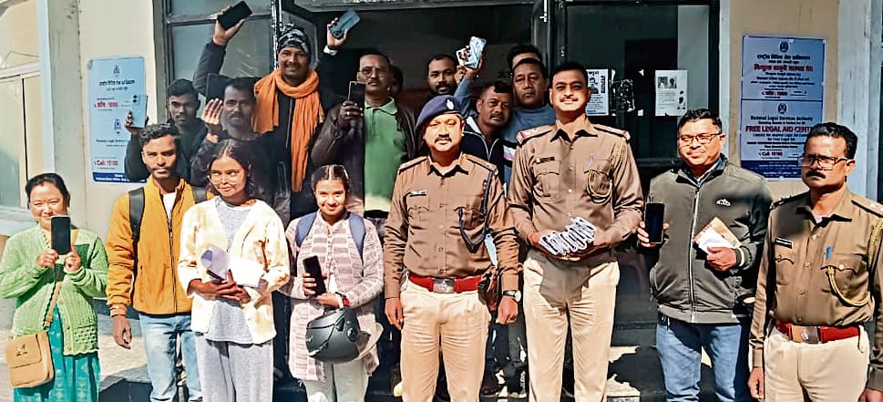 Ranchi News : 30 मोबाइल बरामद कर मालिकों को सौंपा