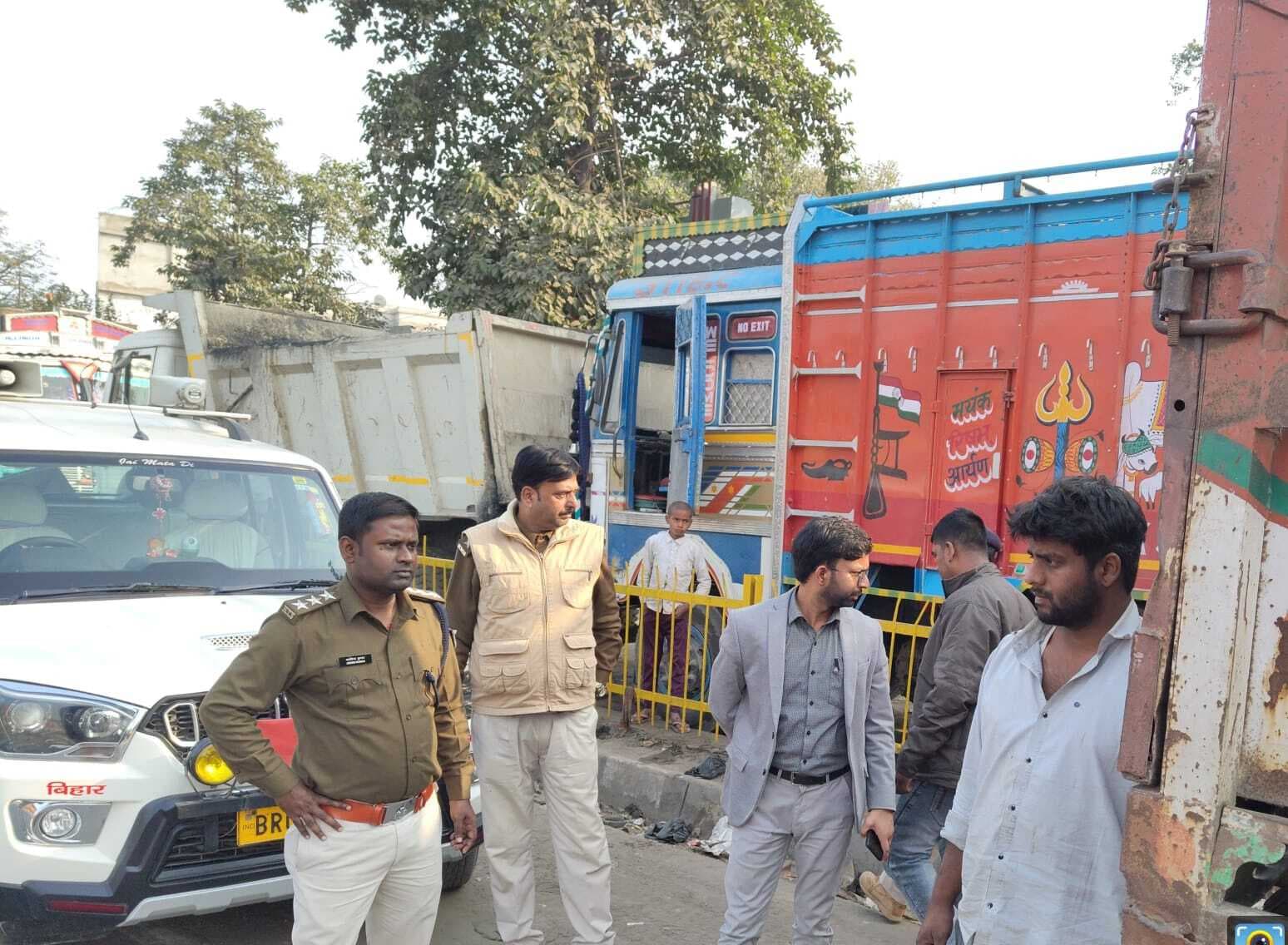 अवैध पार्किंग : एनएच पर 90 वाहनों पर लगा छह लाख का जुर्माना