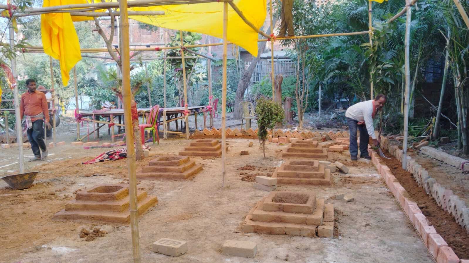 गायत्री यज्ञ को लेकर पूजा पंडाल व हवन कुंड का निर्माण जोरों पर