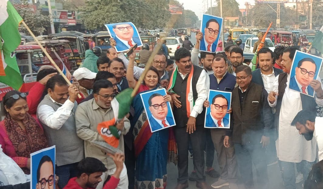 अमित शाह के बयान पर भड़की कांग्रेस, सड़क पर किया प्रदर्शन