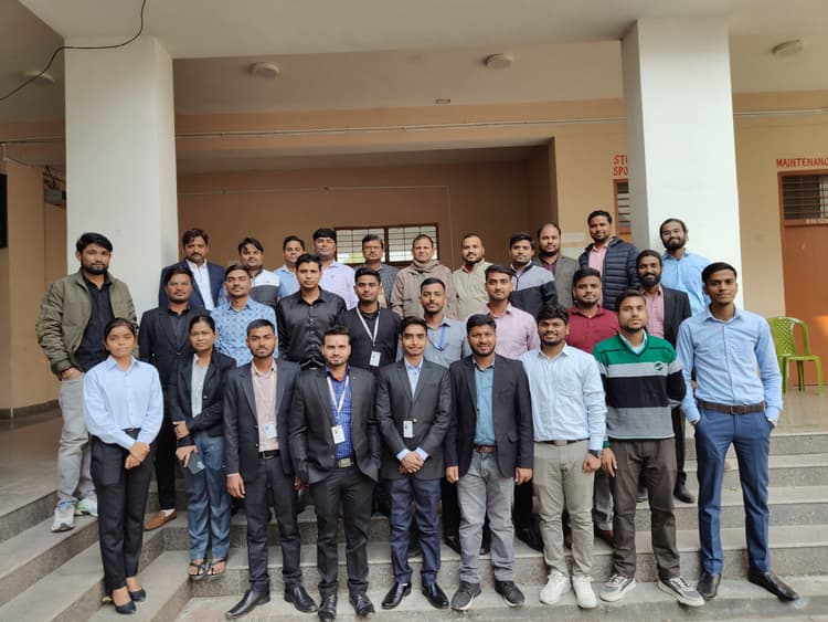 इकोस्पेस इंफ्रास्ट्रक्चर प्राइवेट लिमिटेड में तीन लाख के पैकेज पर छह विद्यार्थियों का हुआ चयन