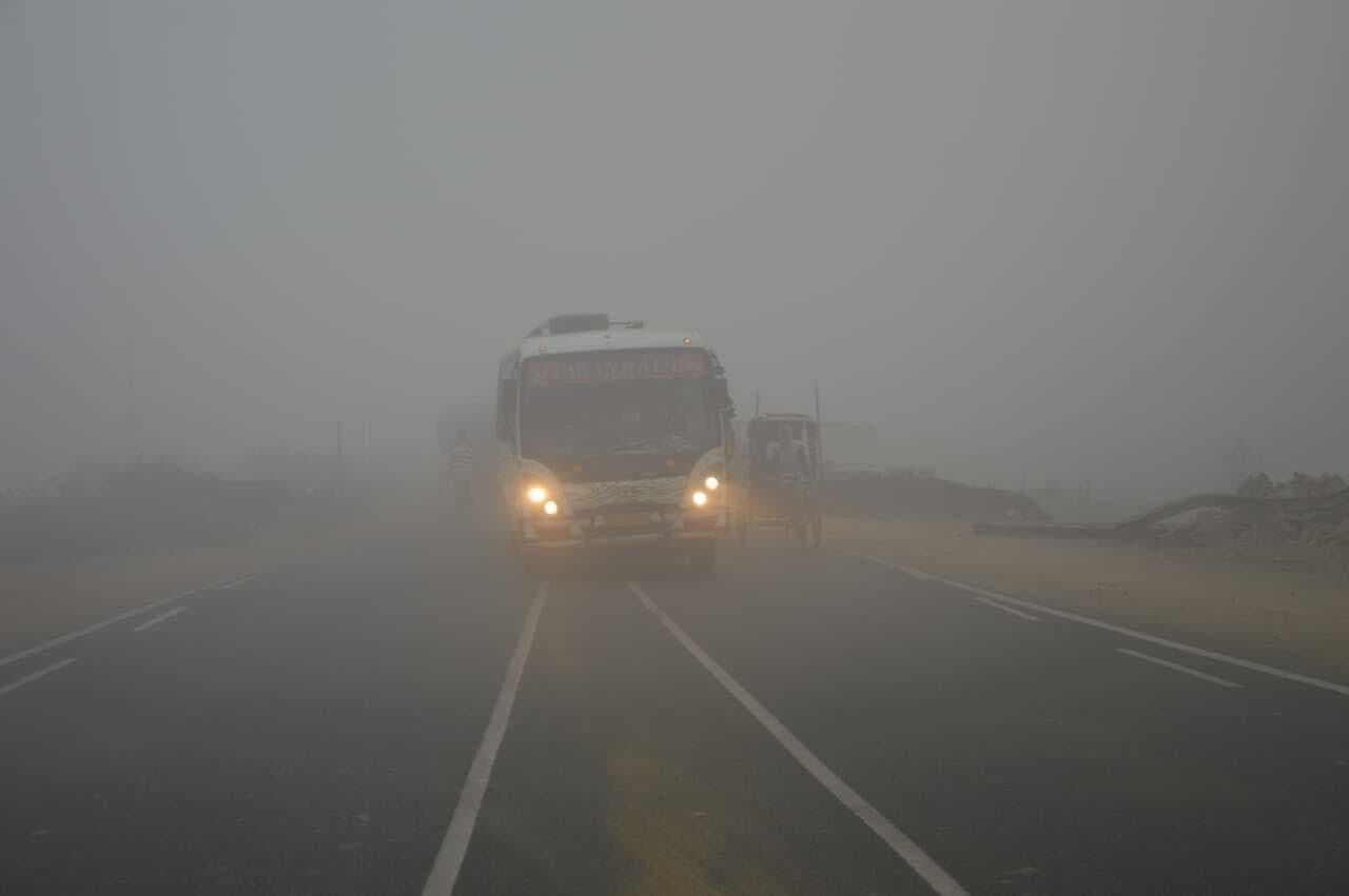 कोहरे के कारण न हो सड़क हादसा, प्रशासन ने दुर्घटना ज़ोन किया चिन्हित