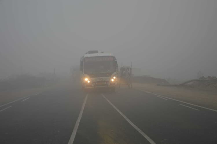कोहरे के कारण न हो सड़क हादसा, प्रशासन ने दुर्घटना ज़ोन किया चिन्हित