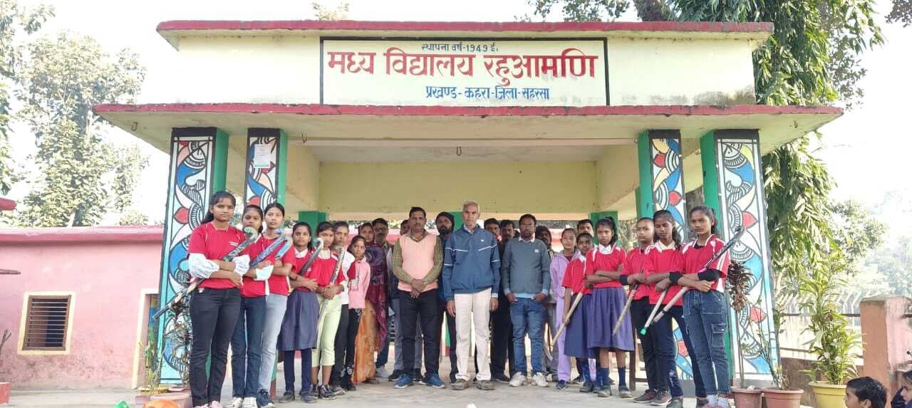 14वीं हॉकी बिहार सब जूनियर महिला राज्यस्तरीय चैंपियनशिप टूर्नामेंट के लिए जिले की टीम हुई रवाना