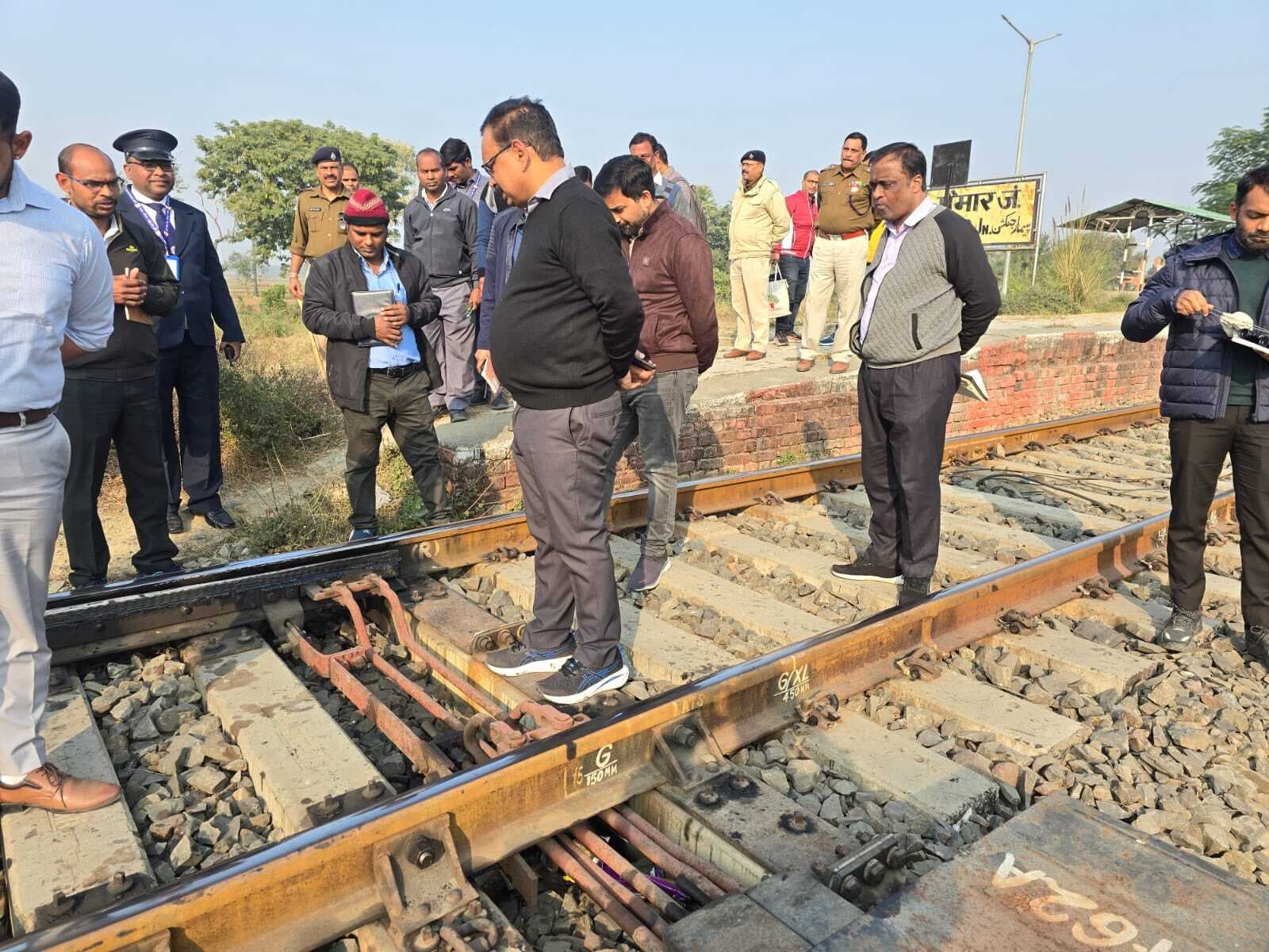 Gaya News : ट्रेनों के परिचालन करने से पहले हर सिस्टम की जांच करें : डीआरएम