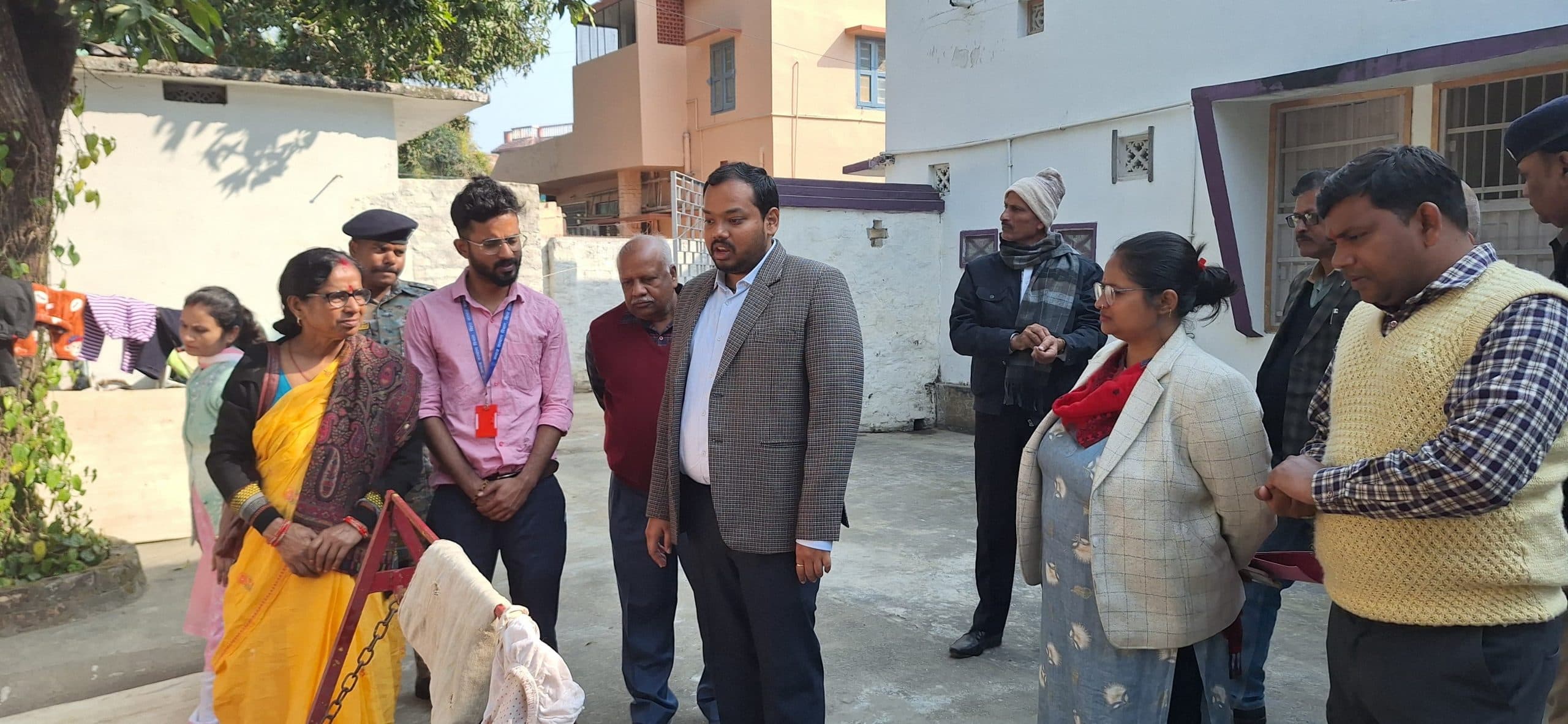 चिकित्सक की शिथिलता पर स्पष्टीकरण का दिया निर्देश