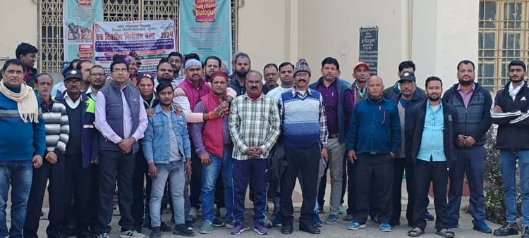 आउटसोर्सिंग कर्मियों का हड़ताल जारी, विश्वविद्यालय का कामकाज हो रहा प्रभावित