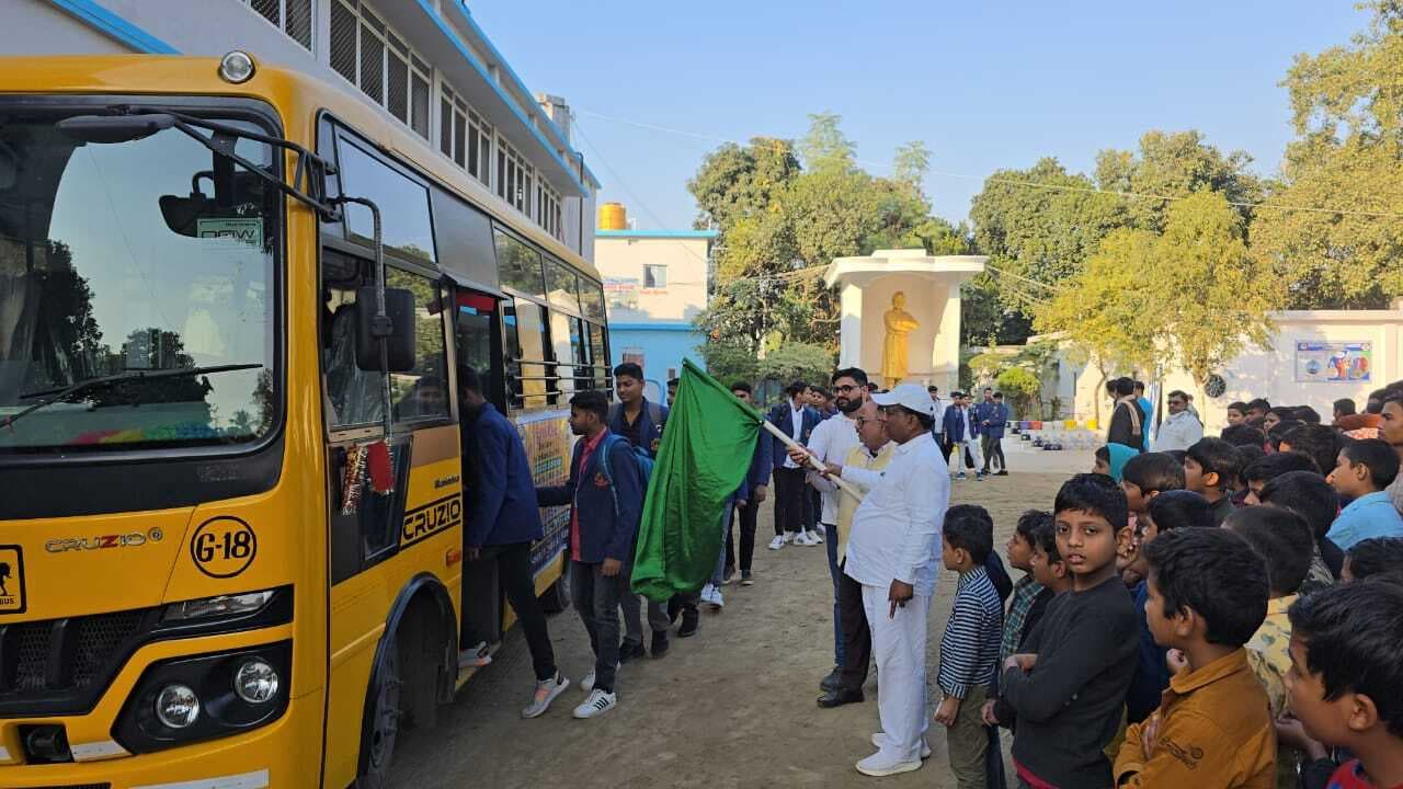 आदर्श मवि बाजार की प्रधानाध्यापिका निलंबित