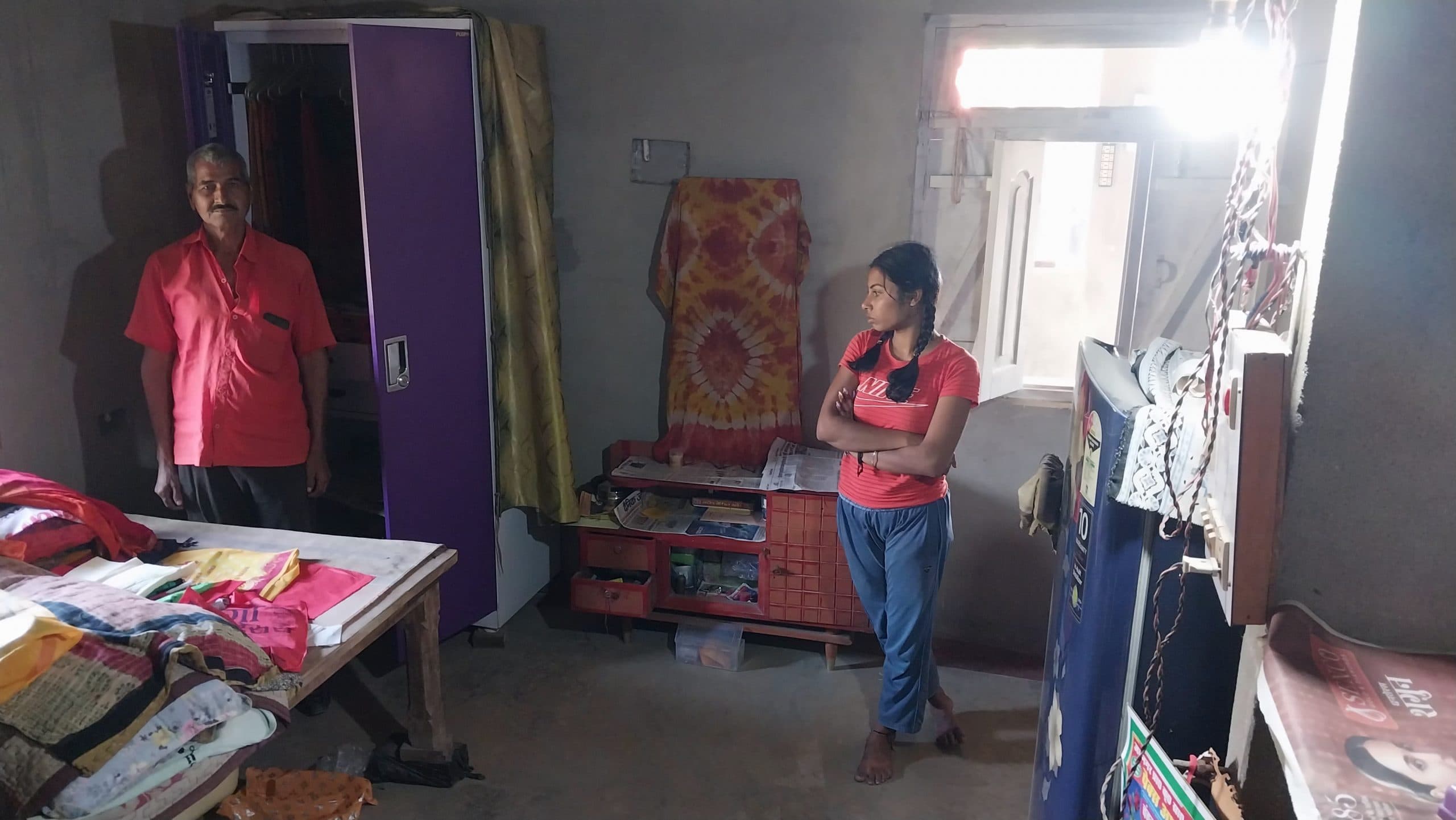 गोदरेज तोड़कर लाखों की चोरी