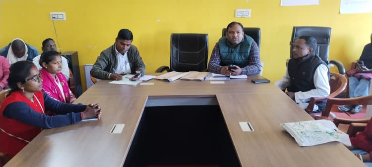 ग्रामीण क्षेत्रों में पेयजल की व्यवस्था करें दुरुस्त : बीडीओ