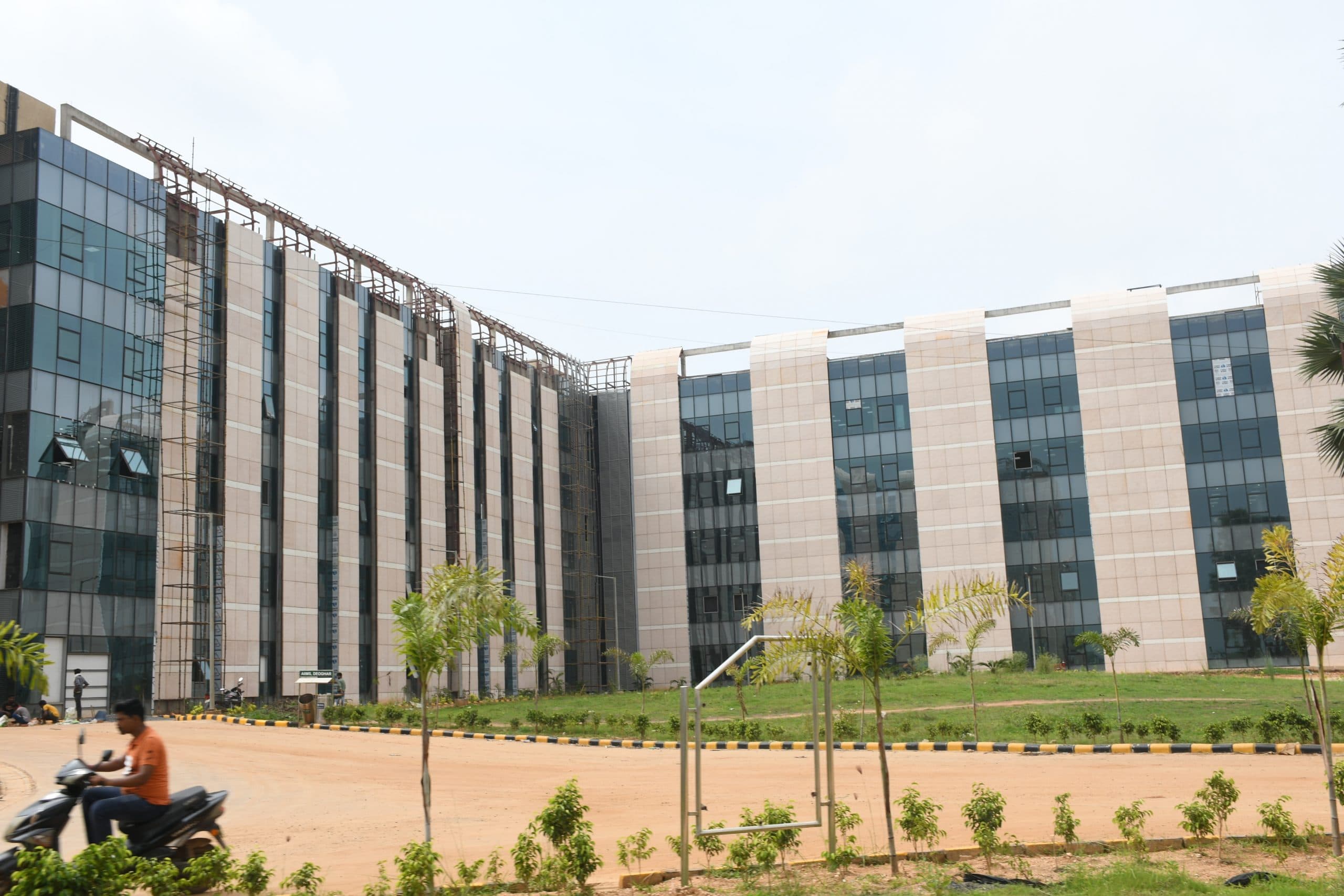 एम्स में मरीज के परिजनों के लिए रहने की होगी व्यवस्था, 300 बेड के भवन का प्रस्ताव तैयार