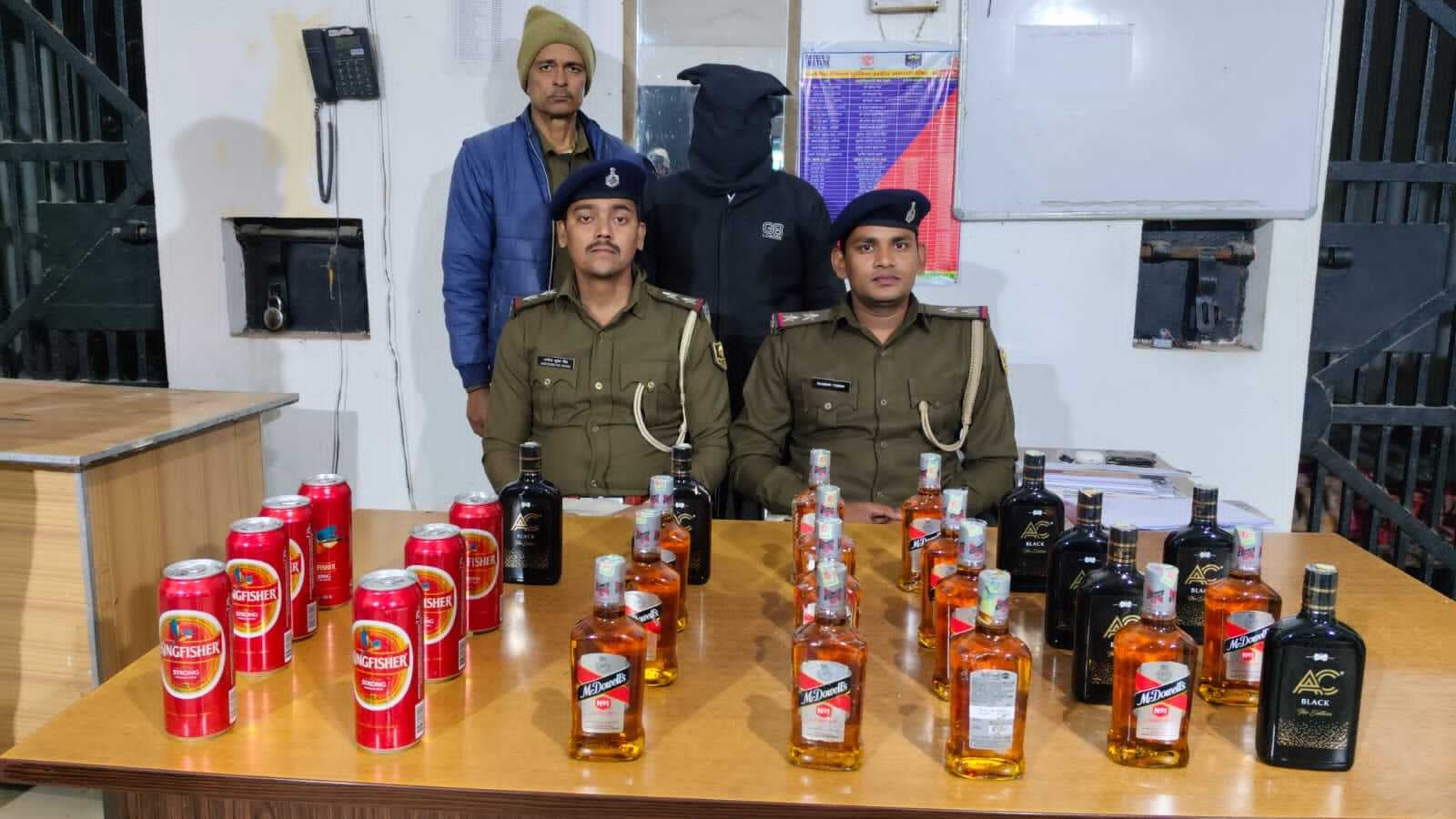 11 लीटर शराब के साथ गिरफ्तार