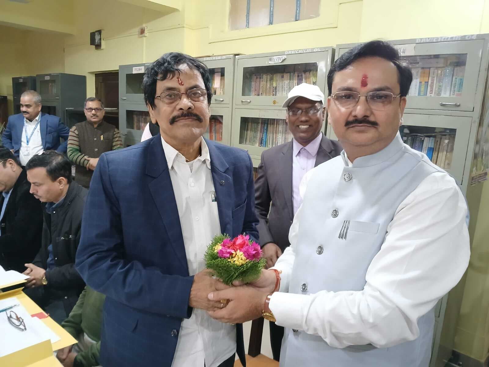 Deoghar news : इसीएल वेलफेयर टीम ने किया डीएवी स्कूल का दौरा, वेतन नियमित करने का दिया आश्वासन