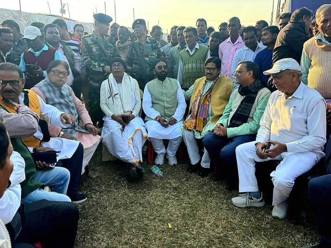 विस अध्यक्ष के पिता के श्राद्ध कर्म में शामिल हुए मंत्री-विधायक