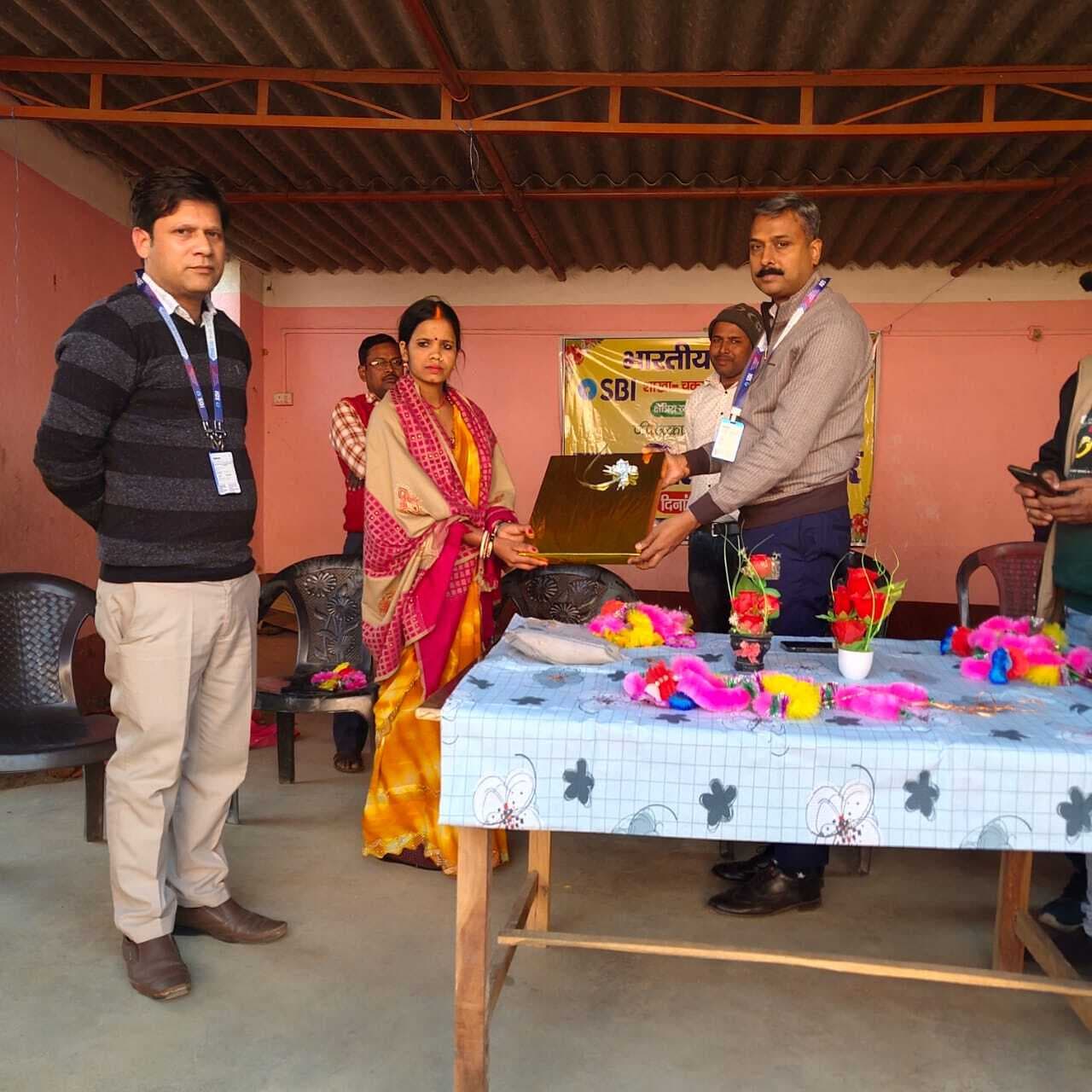 एसबीआइ ने एक करोड़ रुपये का बांटा ऋण