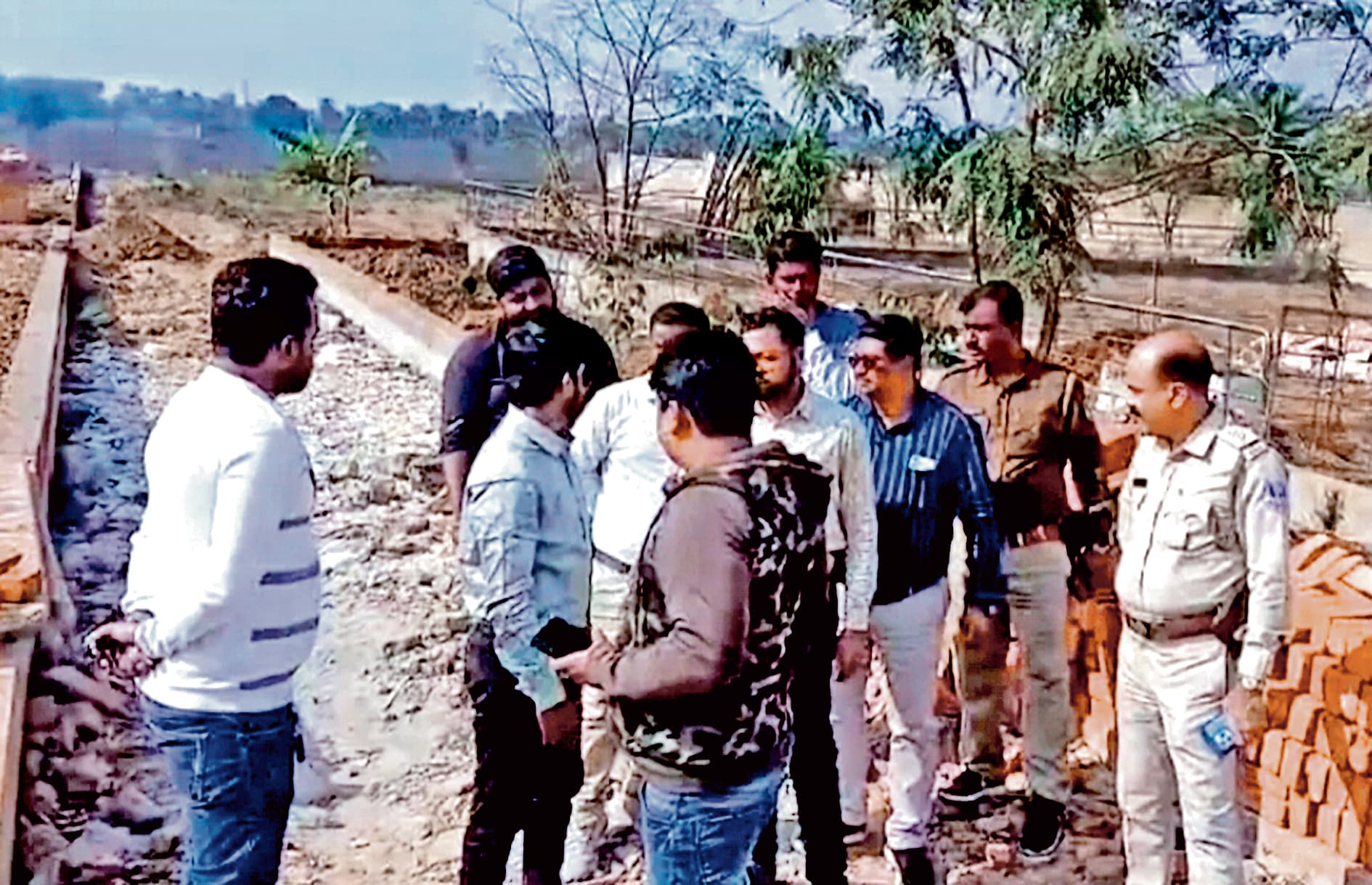 एनएच-19 के किनारे धड़ल्ले से हो रही प्लॉटिंग, भनक लगते ही पड़ताल