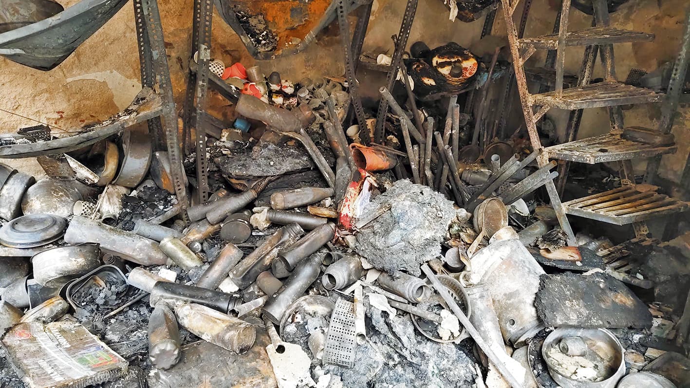 देर रात दुकान में लगी भीषण आग, 25 लाख रुपये मूल्य की संपत्ति का नुकसान