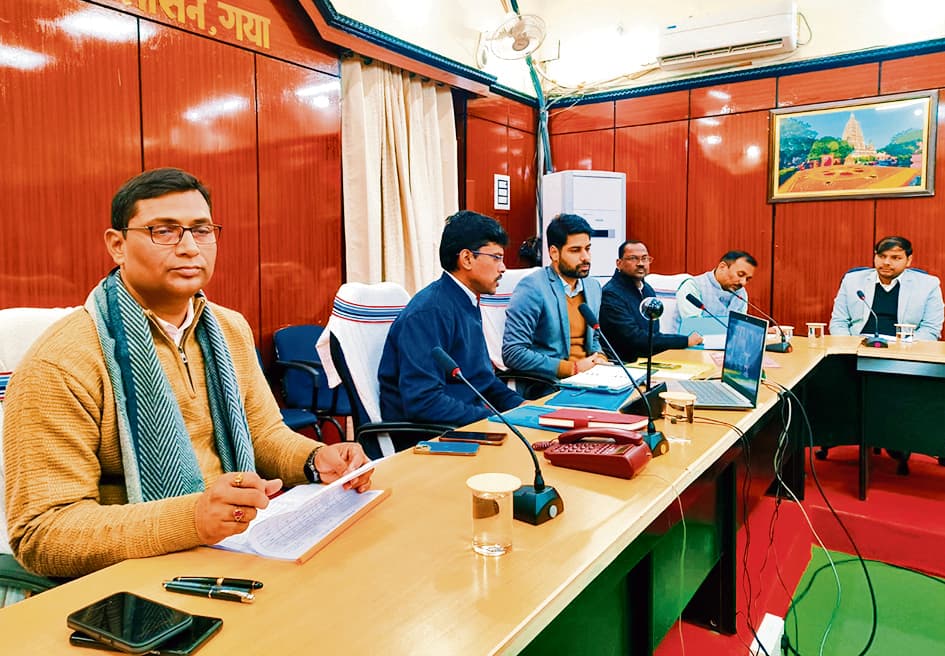 Gaya News : जिले की पंचायत सरकार भवनों को पूरी तरह से रखें फंक्शनल