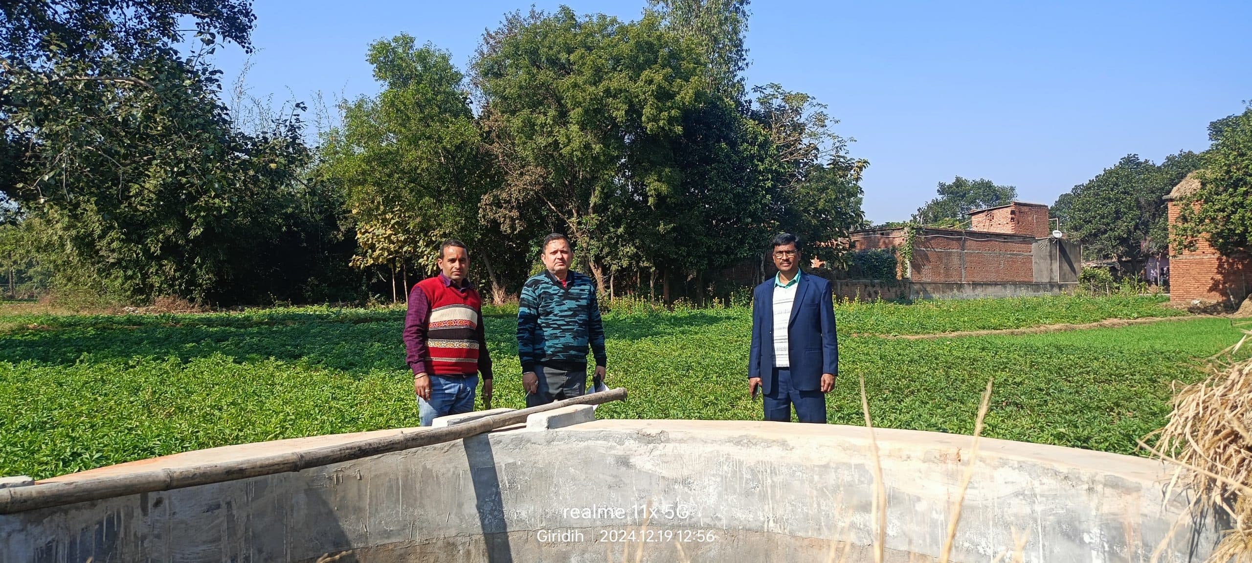 Giridih News: प्राक्कलन बोर्ड नहीं होने पर रोजगार सेवक को फटकार