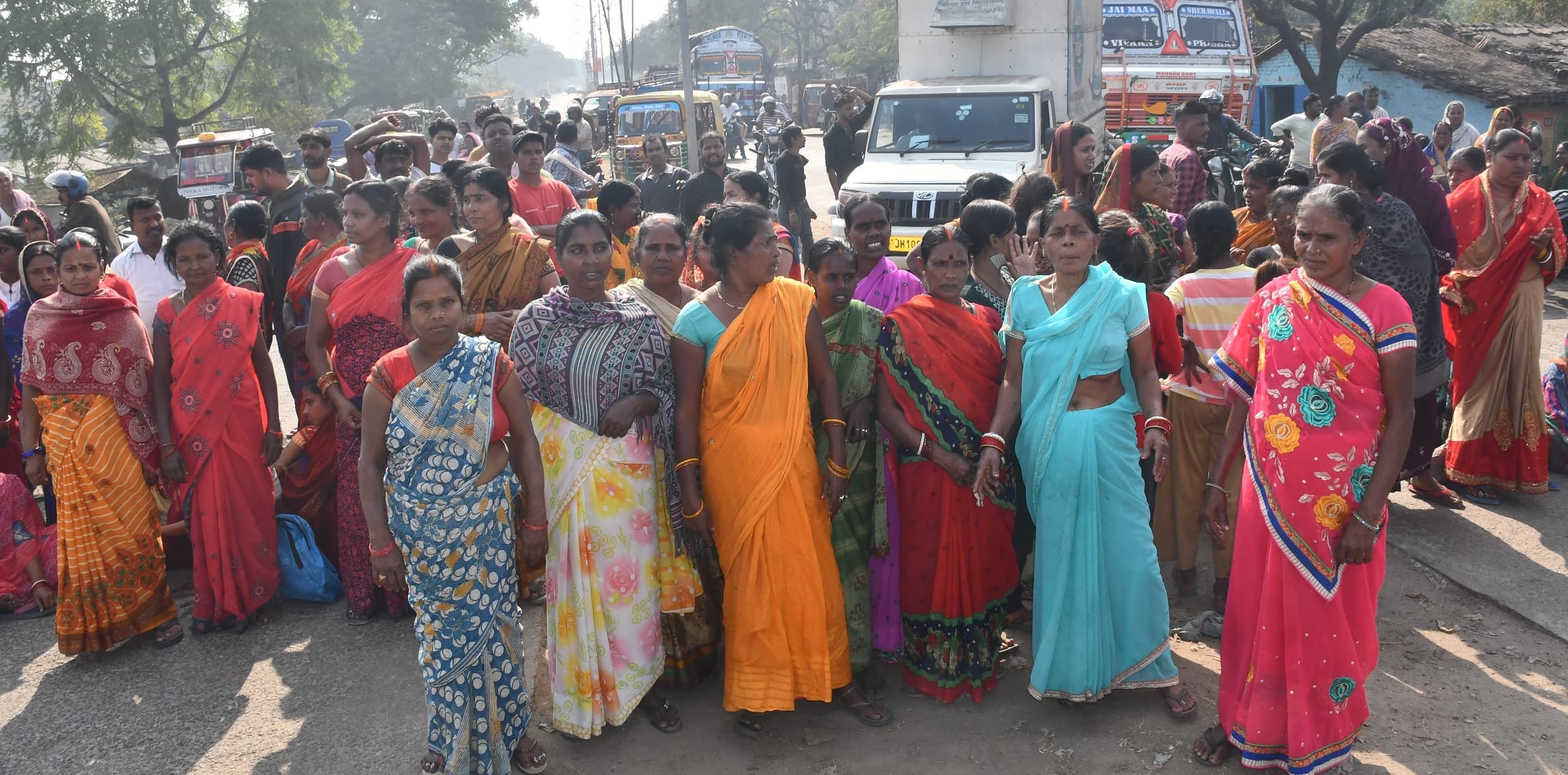 Bokaro News: सेक्टर-12 : पानी की मांग को लेकर झोपड़पट्टी के लोगों ने की दो घंटे सड़क जाम