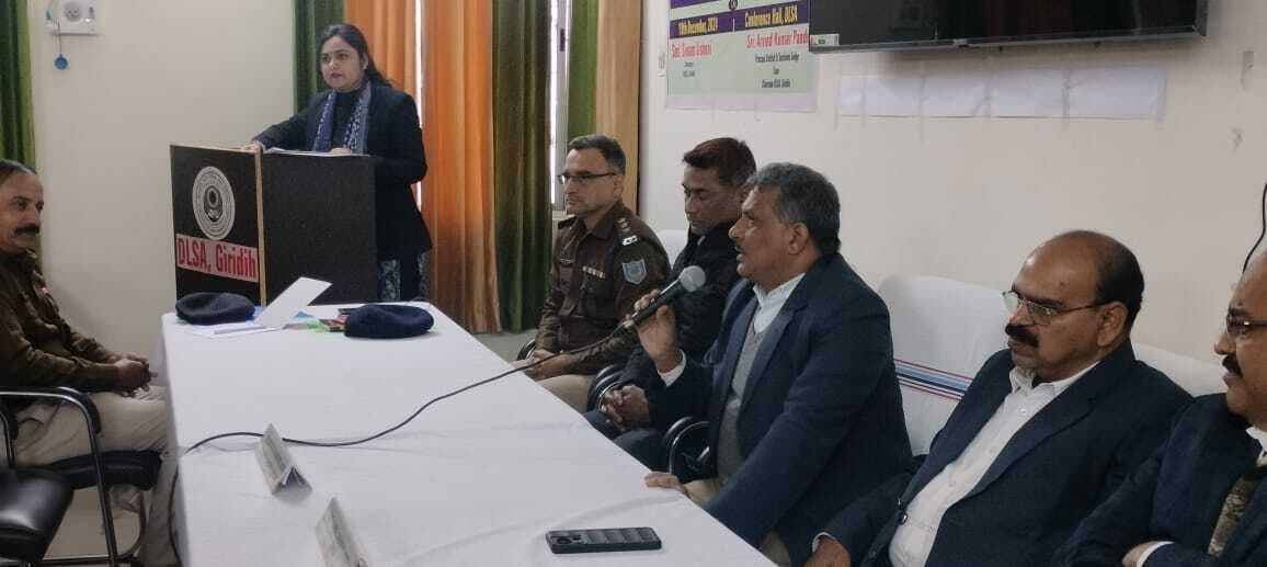 Giridih News: झाल्सा ने पुलिस विभाग के अनुसंधानकर्ताओं के साथ एक दिवसीय जागरूकता शिविर का आयोजन किया