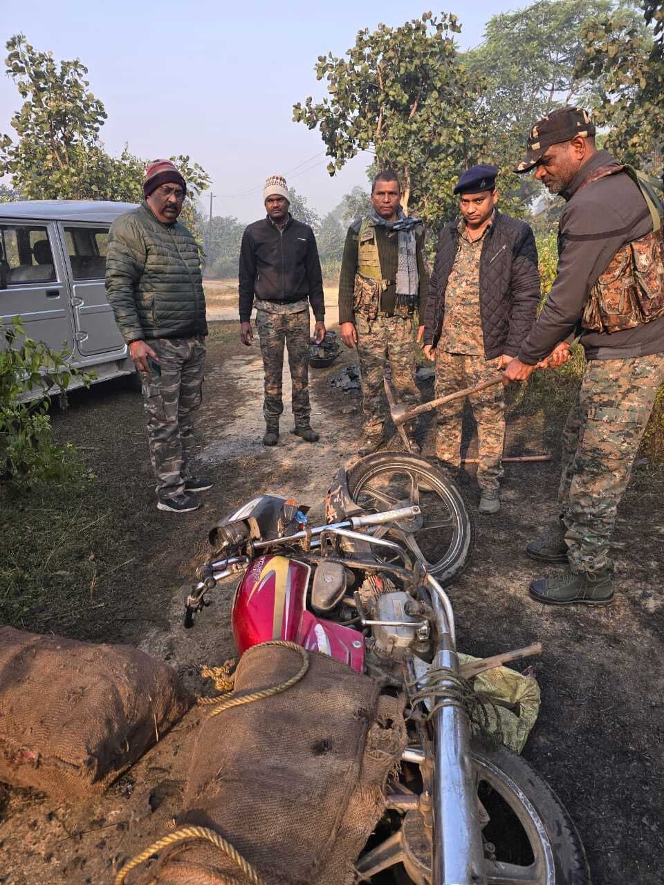 Giridih News: कोयला तस्करों के खिलाफ चला छापेमारी अभियान