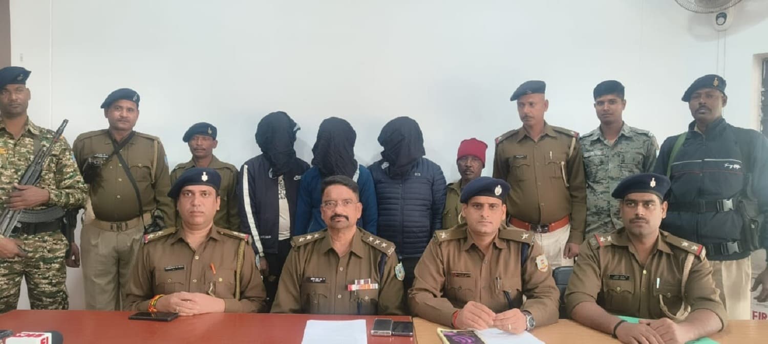 Bokaro News: चोरी के टायर व बैट्री बरामद, तीन गिरफ्तार