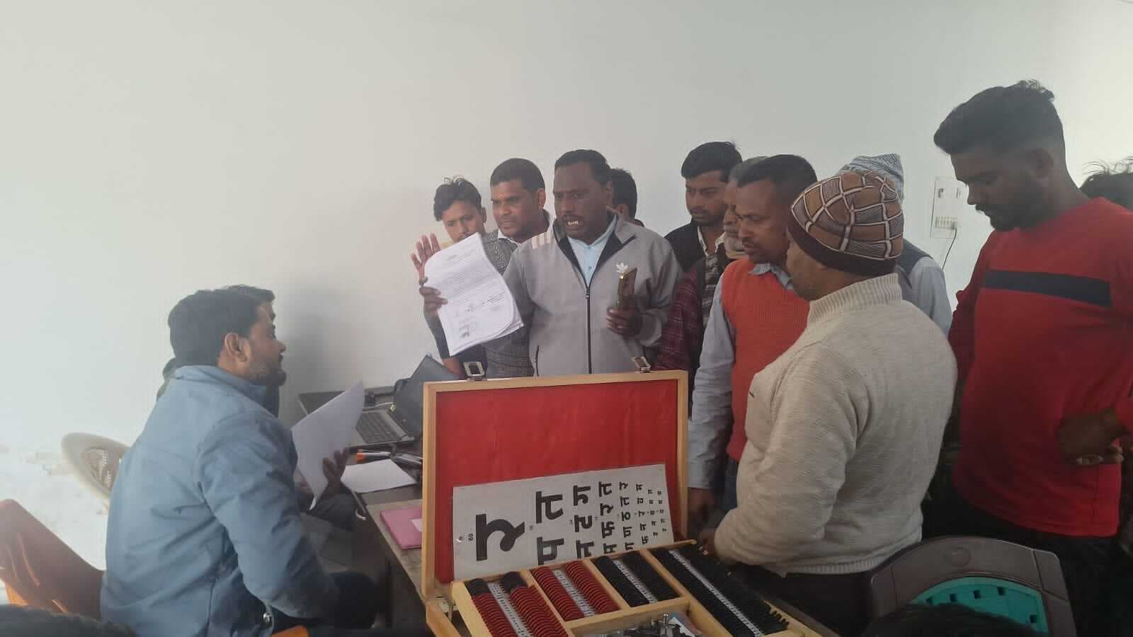 Giridih News: दिव्यांगता जांच शिविर में भाजपा नेताओं ने किया हंगामा