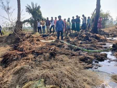 धान के पुंज में लगी आग, हजारों की संपत्ति जलकर राख