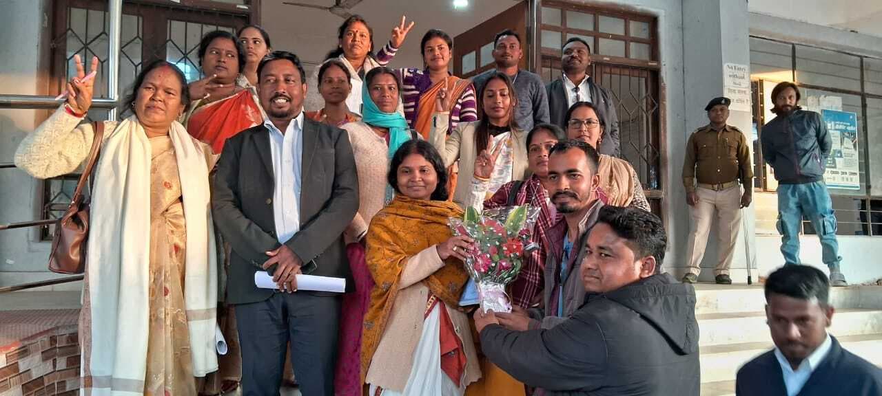 Seraikela News : सरायकेला-खरसावां की जिला परिषद उपाध्यक्ष मधुश्री के खिलाफ अविश्वास प्रस्ताव गिरा