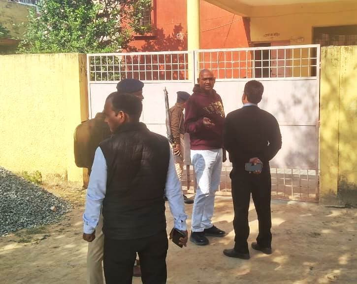 Bhagalpur news सुलतानगंज कस्तूरबा विद्यालय से दो छात्राएं दीवार फांद कर फरार