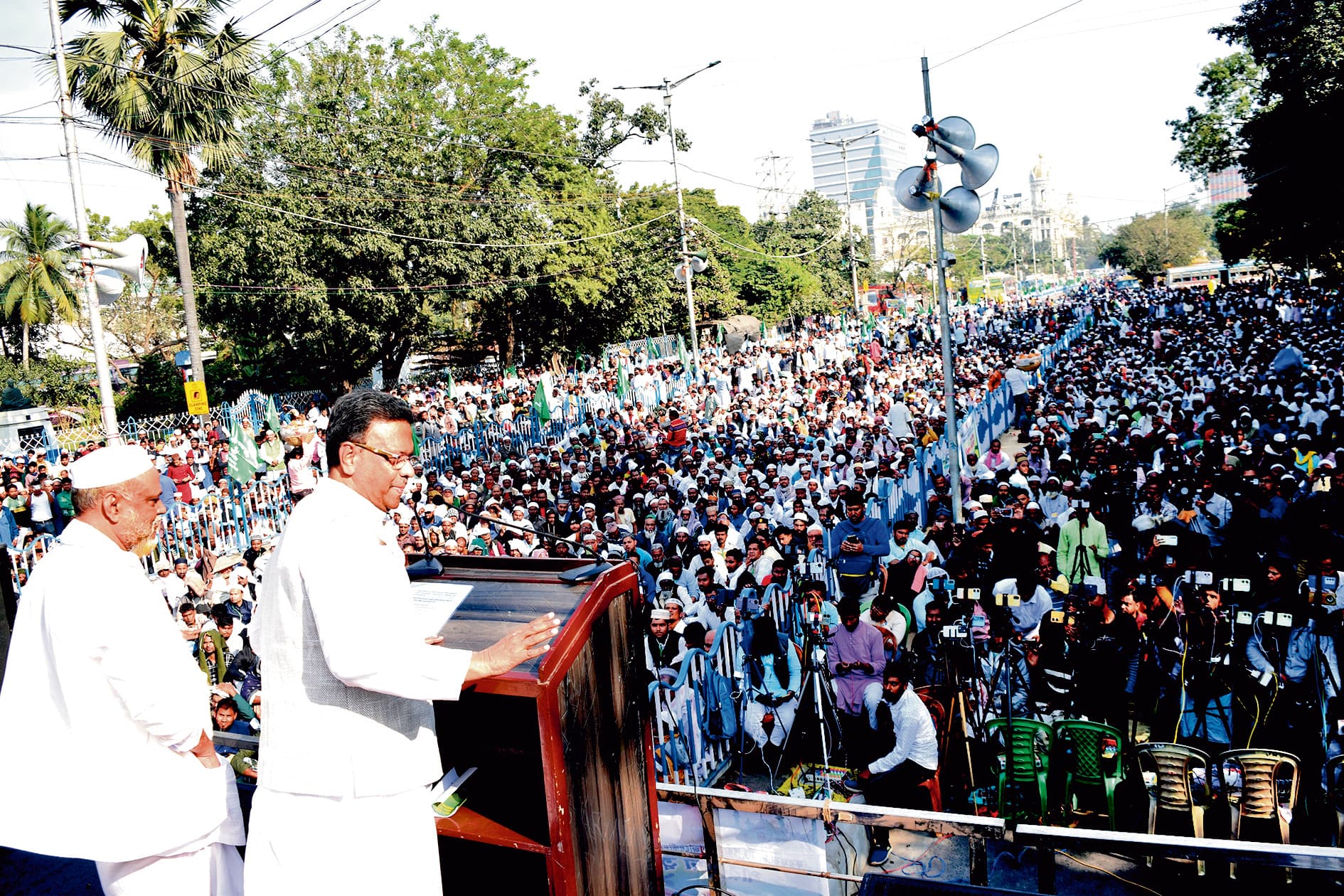 वक्फ की संपत्ति नहीं ले सकती मोदी सरकार : फिरहाद