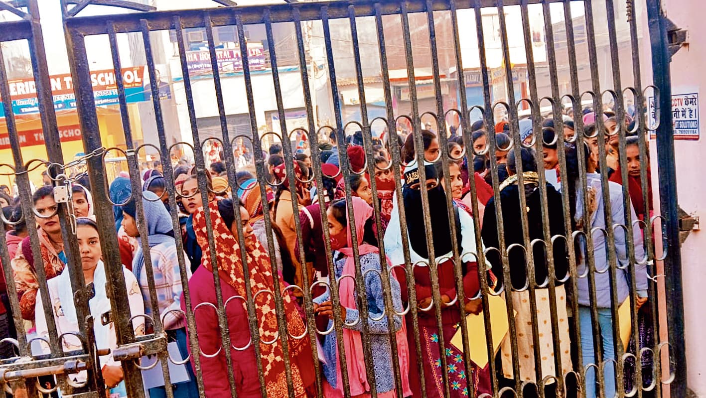 Gopalganj News : स्नातक सेकेंड इयर के छात्रों की सब्सिडियरी की परीक्षा में केमिस्ट्री और इकोनॉमिक्स के सवालों ने उलझाया