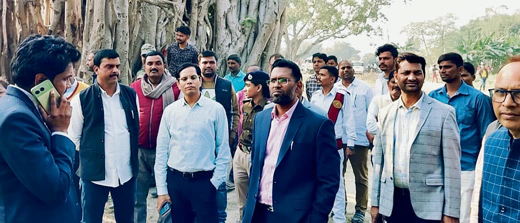 Gopalganj News  : आंगनबाड़ी केंद्रों में कराया जायेगा पोषण वाटिका का निर्माण : डीएम