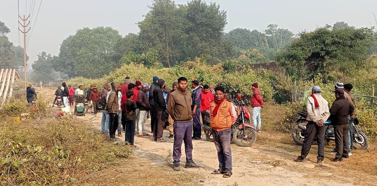 Bokaro News:रैयतों के विरोध के कारण नहीं हुई ऐश पौंड की पाइप की मरम्मत