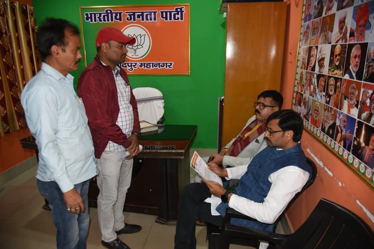 Jamshedpur News : परसुडीह मंडल के महामंत्री देवेंद्र सिंह ने दिया इस्तीफा, कहा- प्रतिष्ठा का हनन...