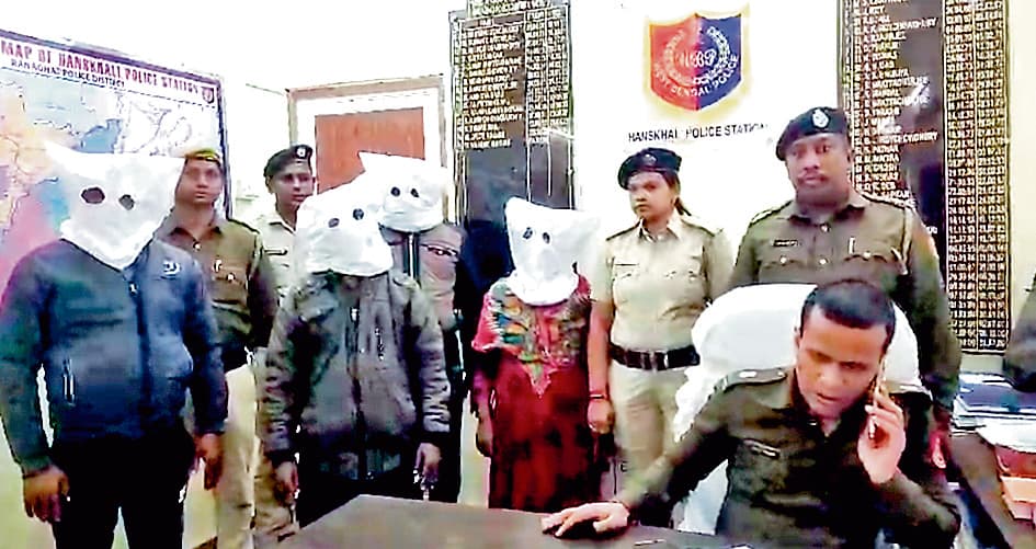 चार बांग्लादेशी घुसपैठियों को सीमा पर पुलिस ने पकड़ा