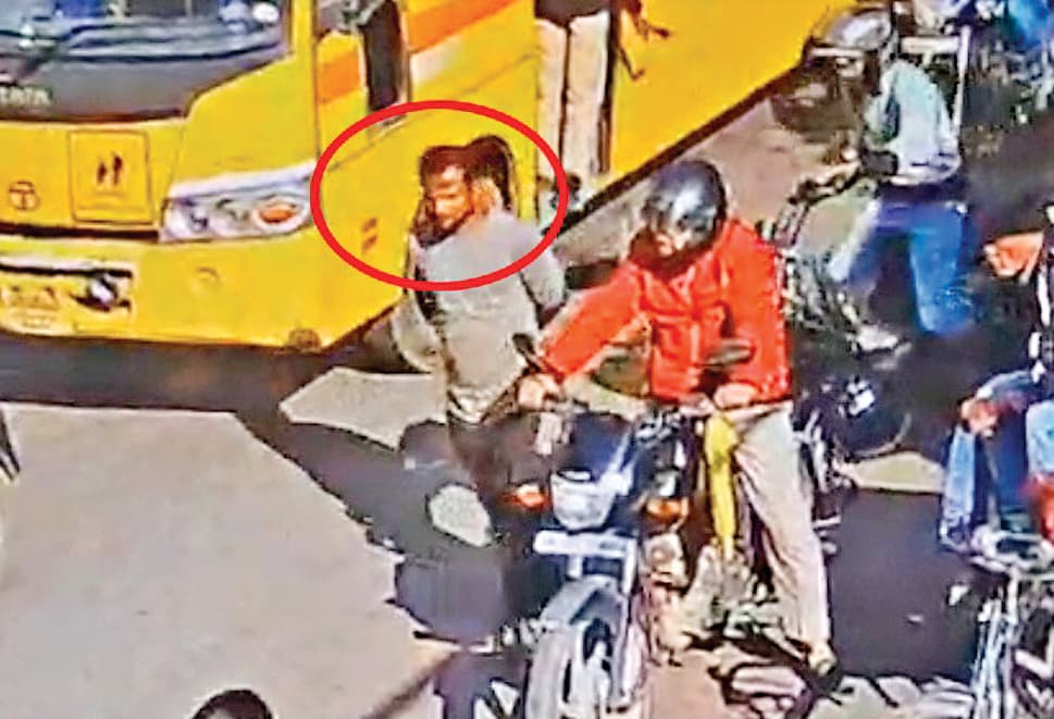 Ranchi News : छात्रा से छेड़खानी के आरोपी का पुलिस ने जारी किया फुटेज