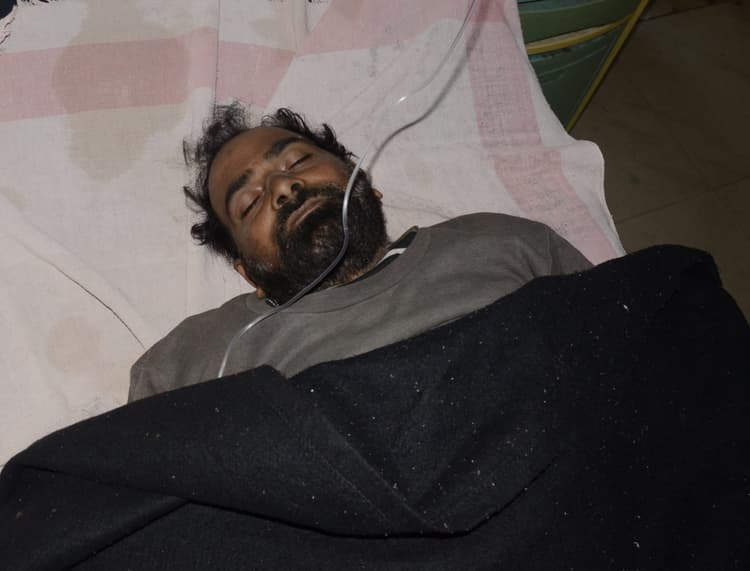 Dhanbad News : सिंदरी मार्शलिंग यार्ड के पास अंडरपास का काम करा रहे मुंशी को मारी गोली, गंभीर